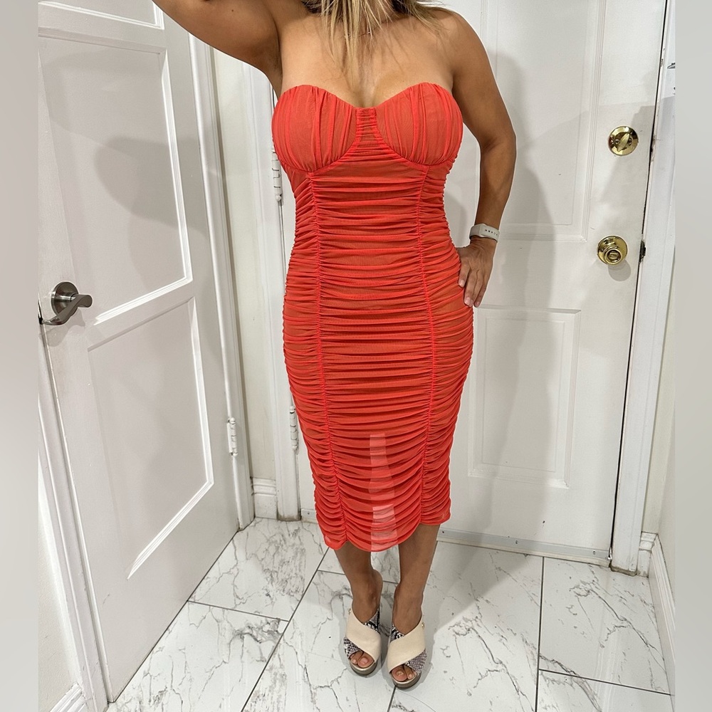 Elegant strapless dress